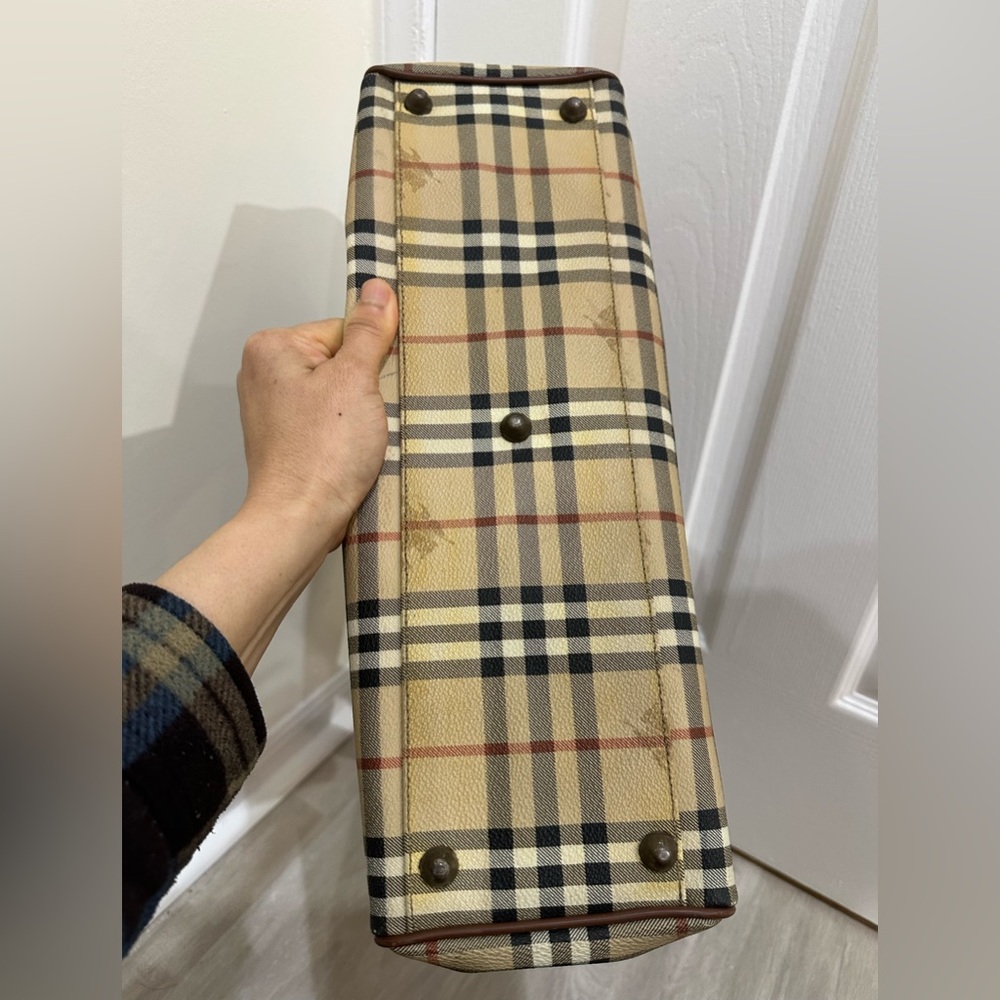 Burberry - Picture 17 of 17